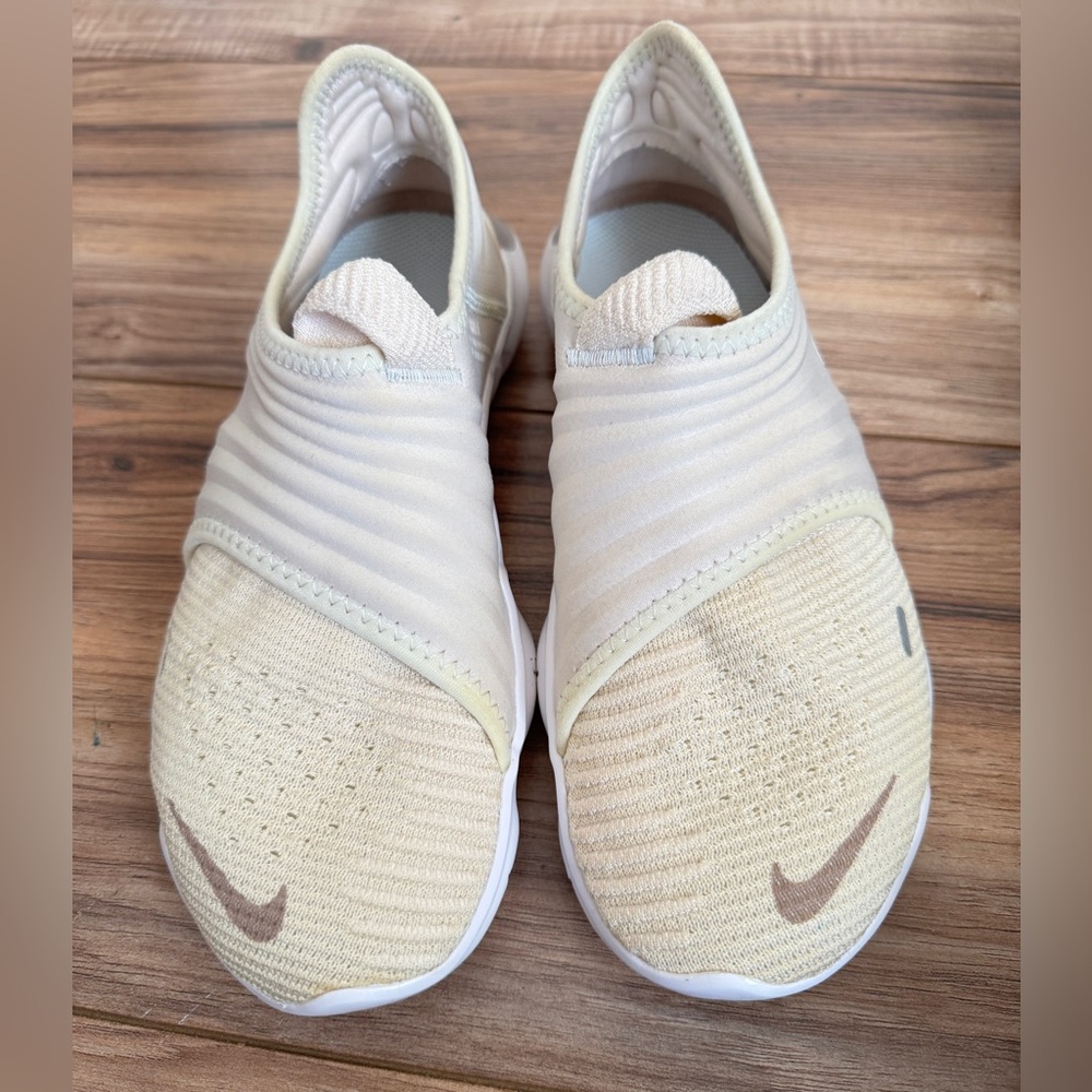 women nike free sneaker size 7.5